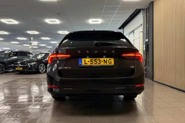 Škoda Octavia (2020) thumbnail 4