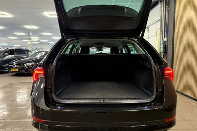 Škoda Octavia (2020) thumbnail 5