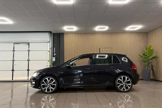 Volkswagen Golf (2013) thumbnail 2