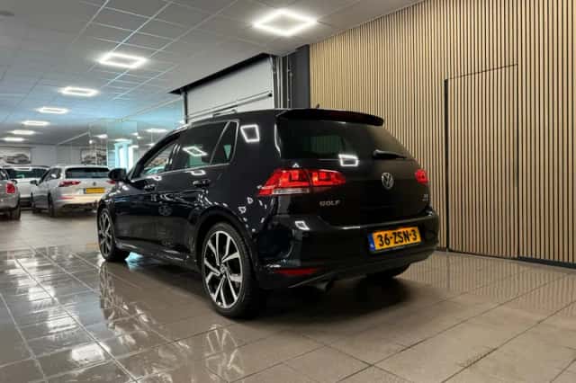 Volkswagen Golf (2013) thumbnail 3