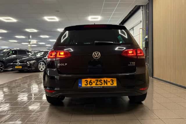 Volkswagen Golf (2013) thumbnail 4