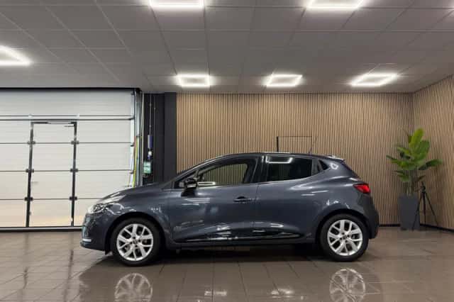 Renault Clio (2018) thumbnail 2