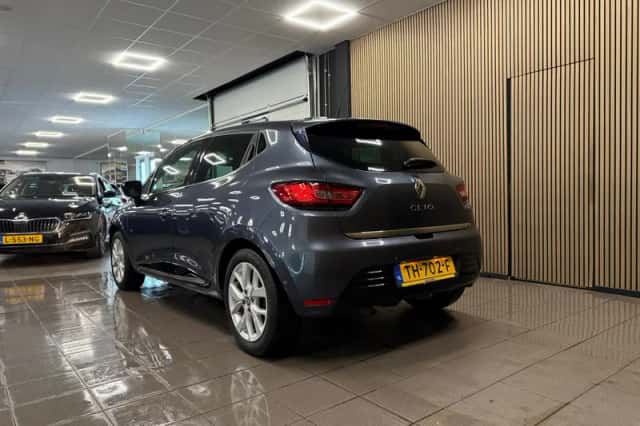 Renault Clio (2018) thumbnail 3