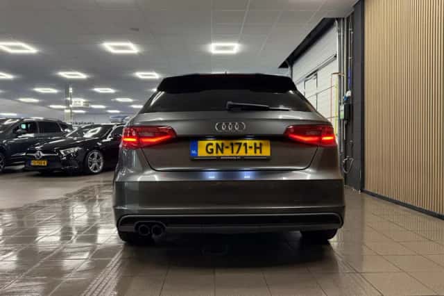 Audi A3 (2015) thumbnail 4