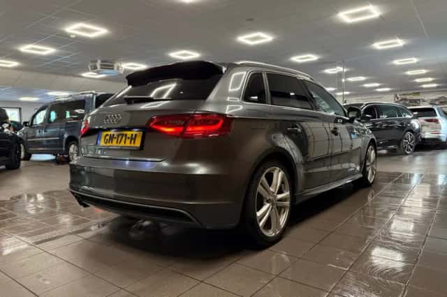 Audi A3 (2015) thumbnail 6