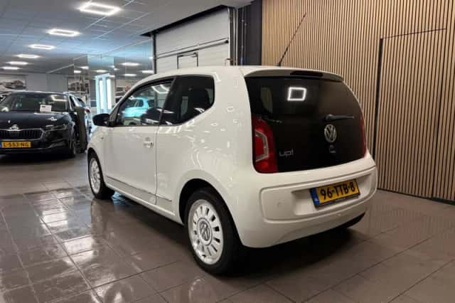 Volkswagen Up! (2012) thumbnail 3