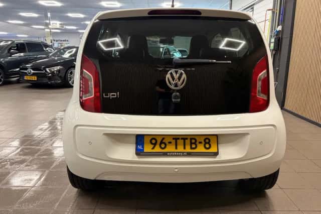Volkswagen Up! (2012) thumbnail 4