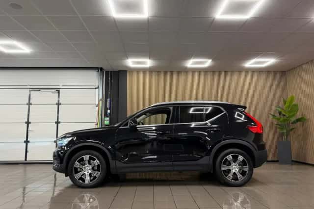 Volvo XC40 (2022) thumbnail 2