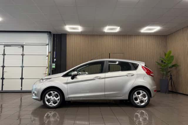 Ford Fiesta (2009) thumbnail 2