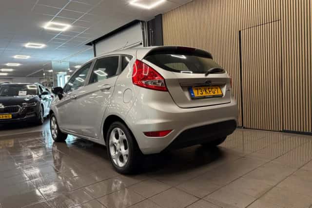 Ford Fiesta (2009) thumbnail 3