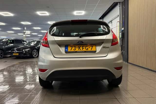 Ford Fiesta (2009) thumbnail 4