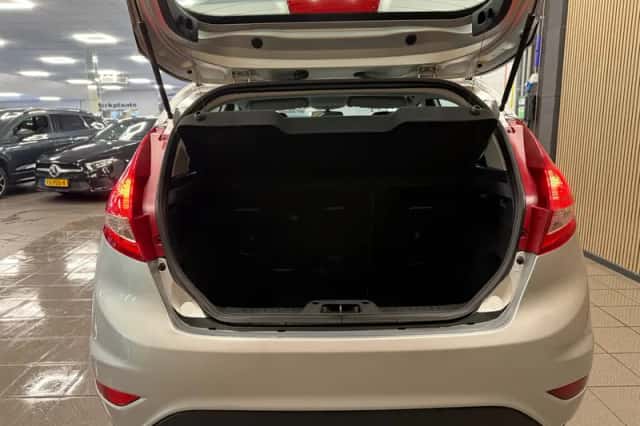 Ford Fiesta (2009) thumbnail 5