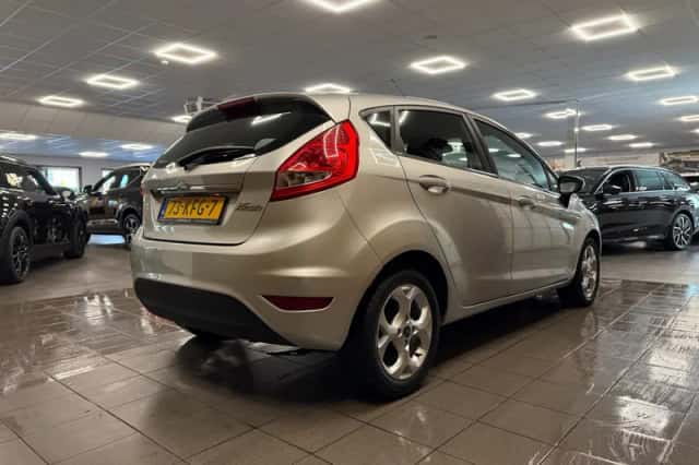 Ford Fiesta (2009) thumbnail 6