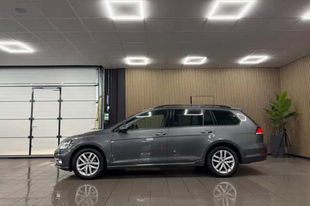 Volkswagen Golf (2018) thumbnail 2