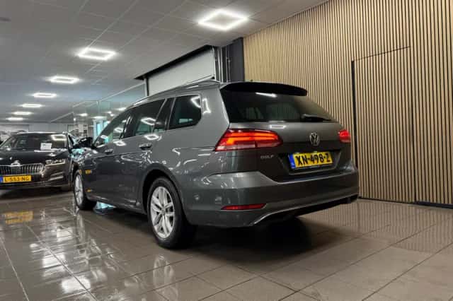 Volkswagen Golf (2018) thumbnail 3