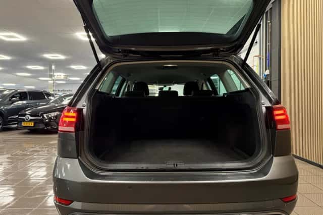 Volkswagen Golf (2018) thumbnail 5