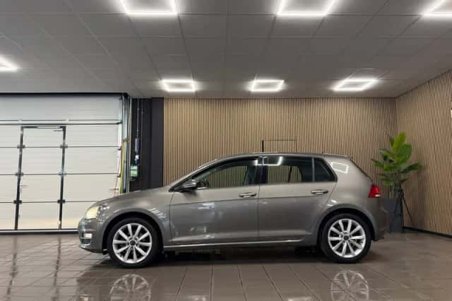 Volkswagen Golf (2015) thumbnail 2