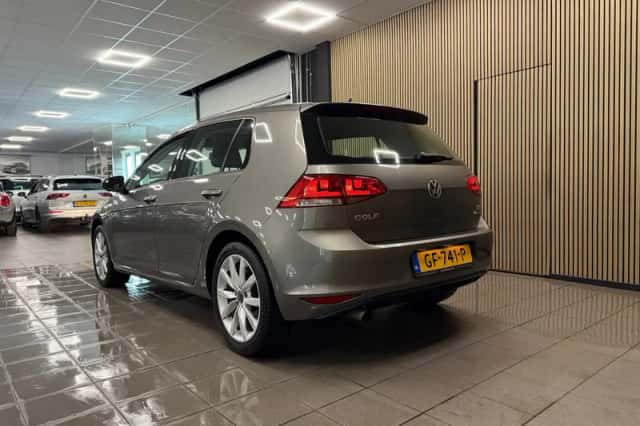 Volkswagen Golf (2015) thumbnail 3