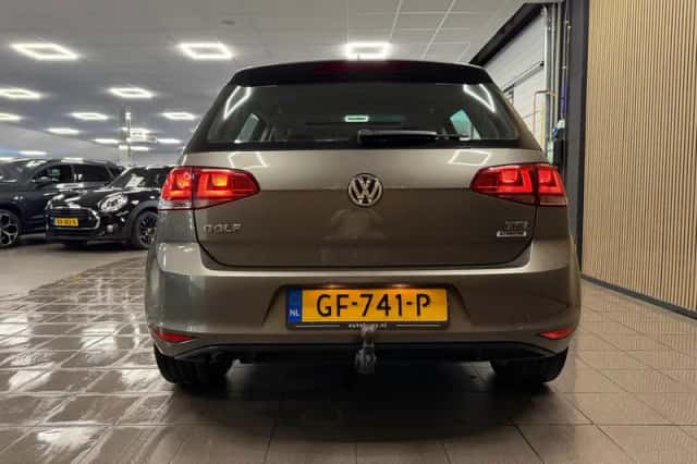 Volkswagen Golf (2015) thumbnail 4