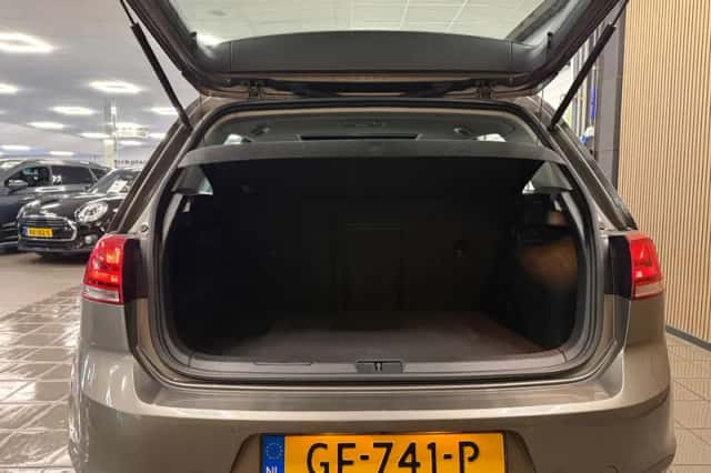Volkswagen Golf (2015) thumbnail 5