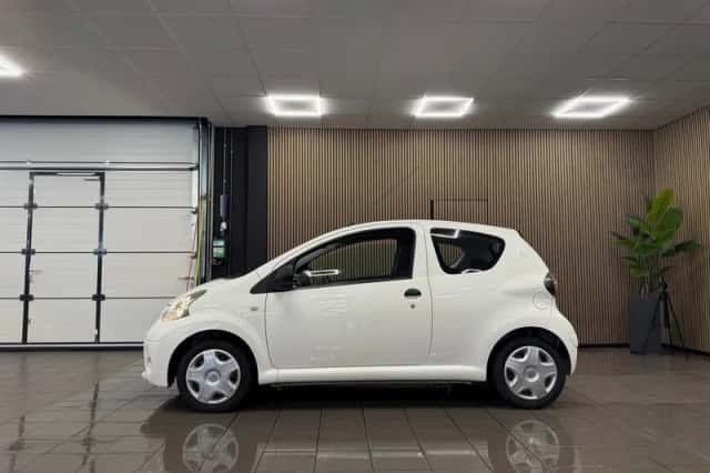Toyota Aygo (2013) thumbnail 2