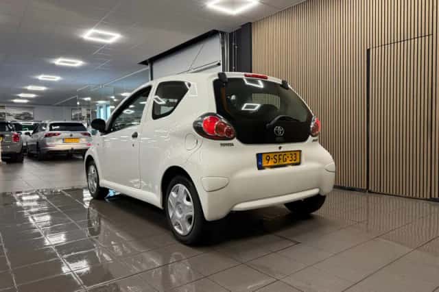 Toyota Aygo (2013) thumbnail 3