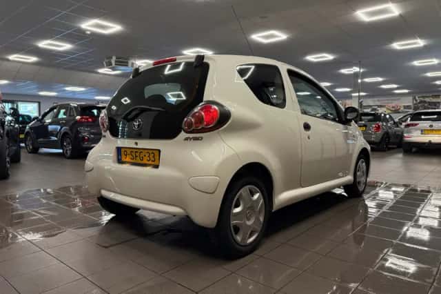 Toyota Aygo (2013) thumbnail 5
