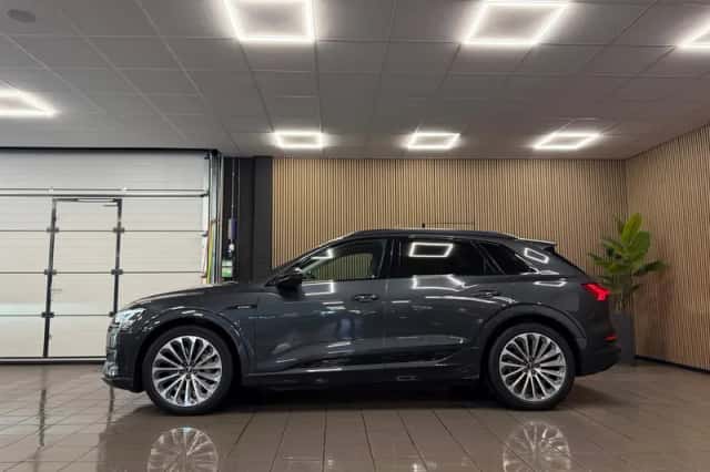 Audi e-tron (2020) thumbnail 2