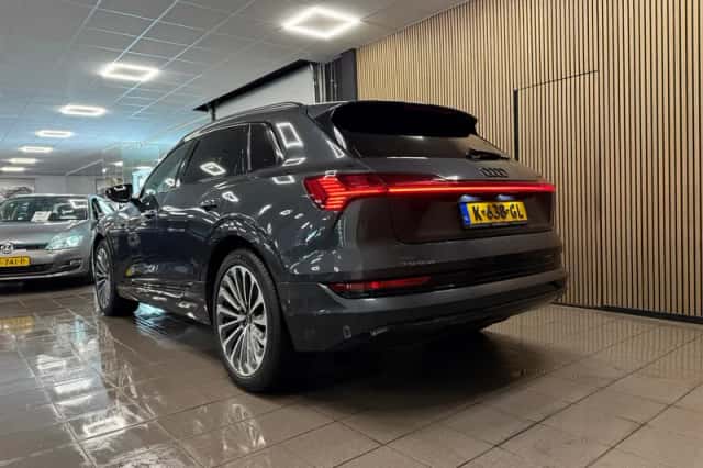 Audi e-tron (2020) thumbnail 3