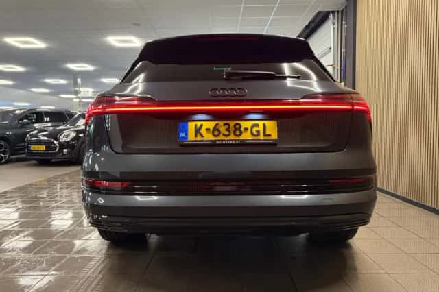 Audi e-tron (2020) thumbnail 4