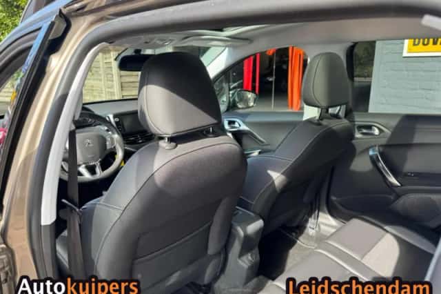 Peugeot 2008 (2015) thumbnail 6