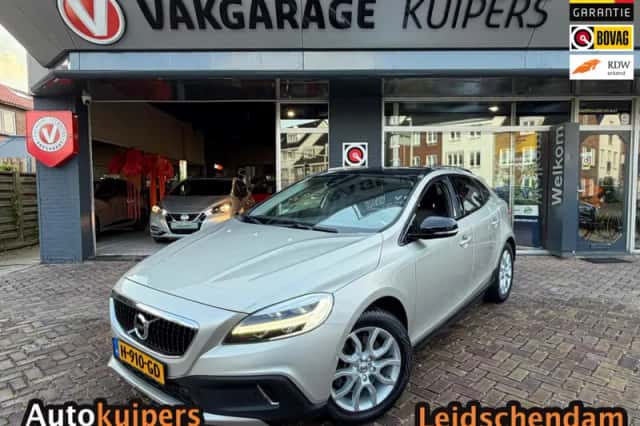 Volvo V40 Cross Country (2020) thumbnail 1