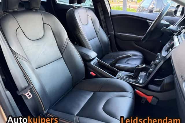Volvo V40 Cross Country (2020) thumbnail 4
