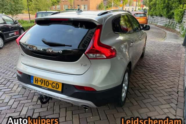 Volvo V40 Cross Country (2020) thumbnail 5