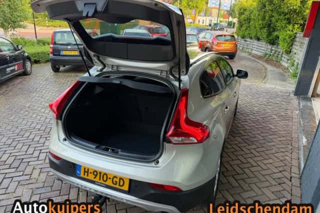 Volvo V40 Cross Country (2020) thumbnail 6