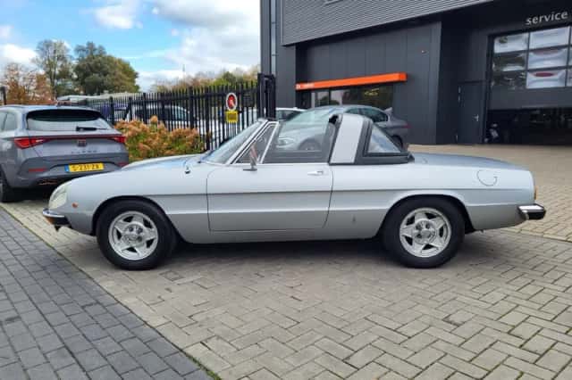 Alfa Romeo Spider (1972) thumbnail 2