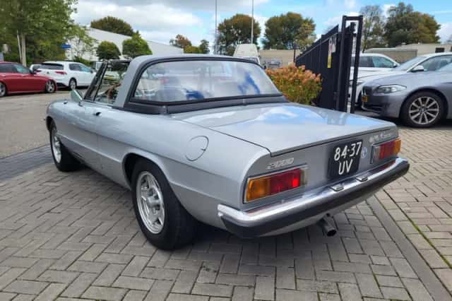Alfa Romeo Spider (1972) thumbnail 3