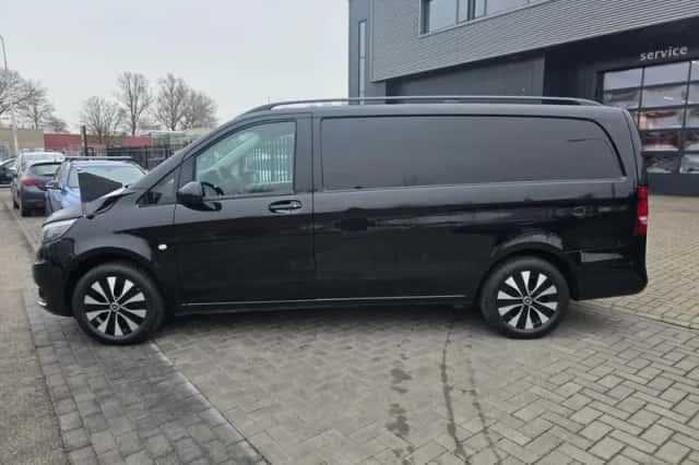 Mercedes-Benz Vito (2023) thumbnail 3