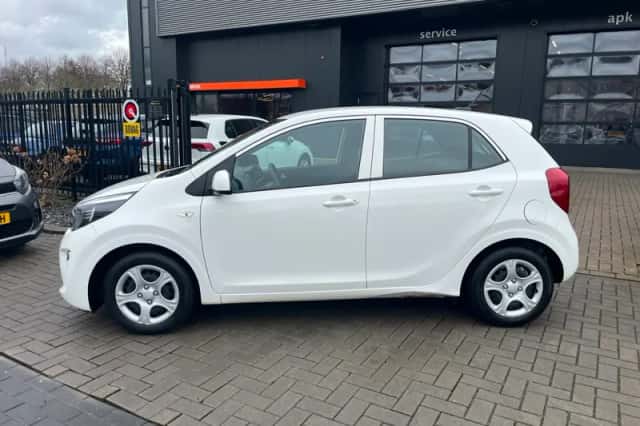Kia Picanto (2023) thumbnail 2