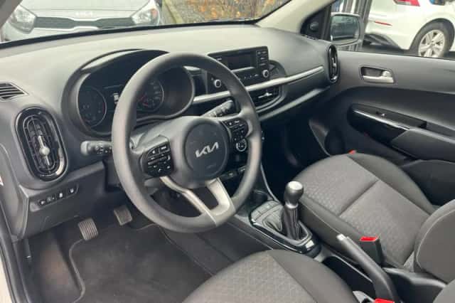 Kia Picanto (2023) thumbnail 4