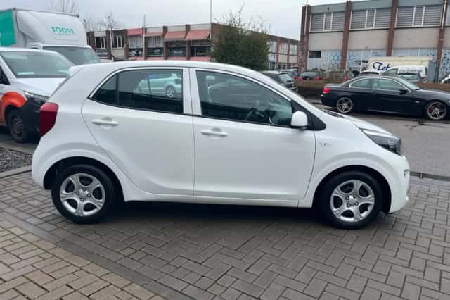 Kia Picanto (2023) thumbnail 6