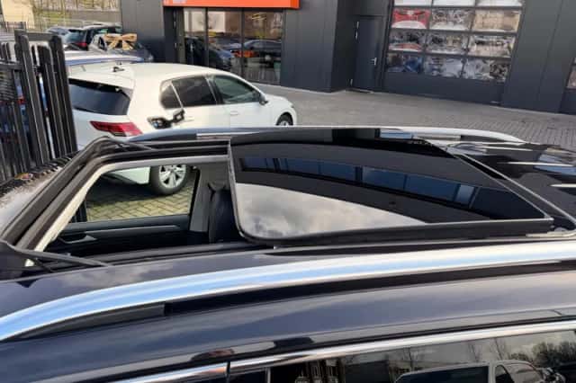 Volkswagen Tiguan (2022) thumbnail 4
