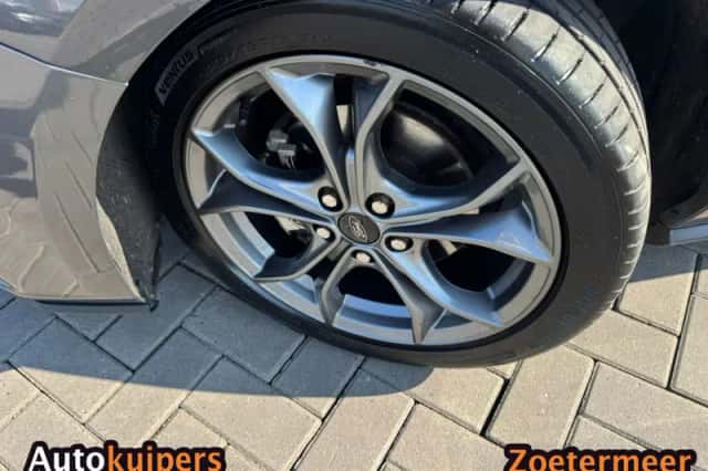 Ford Focus (2019) thumbnail 2