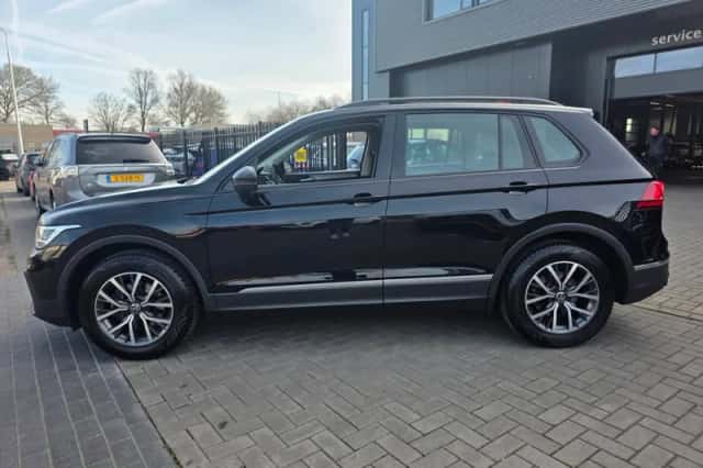 Volkswagen Tiguan (2023) thumbnail 4