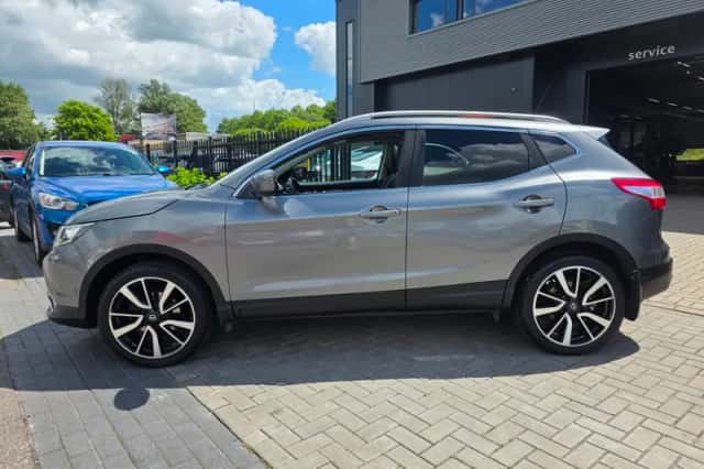 Nissan Qashqai (2017) thumbnail 4