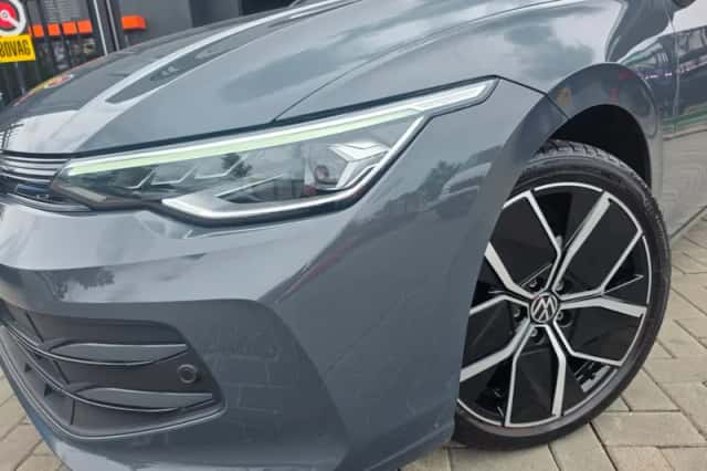 Volkswagen Golf (2024) thumbnail 2