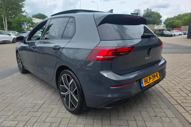 Volkswagen Golf (2024) thumbnail 5