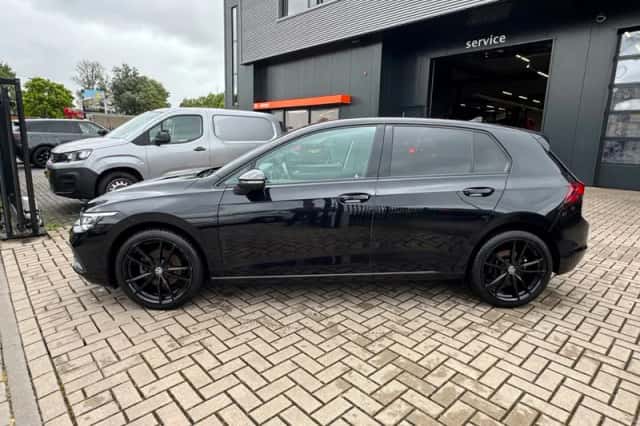 Volkswagen Golf (2021) thumbnail 4