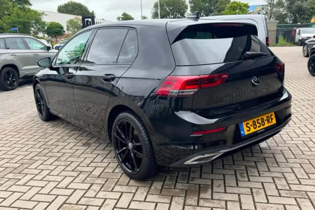 Volkswagen Golf (2021) thumbnail 5