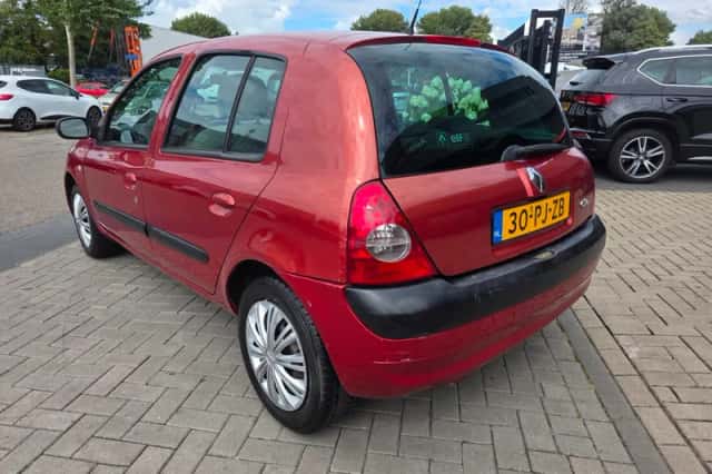 Renault Clio (2004) thumbnail 3